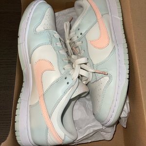 Nike Dunk Low 9w / 7.5 M Sail / Crimson Tint / Barely Green